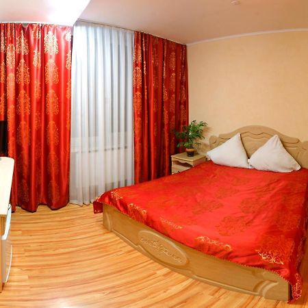De Luxe Hotel Кмилник Екстериор снимка