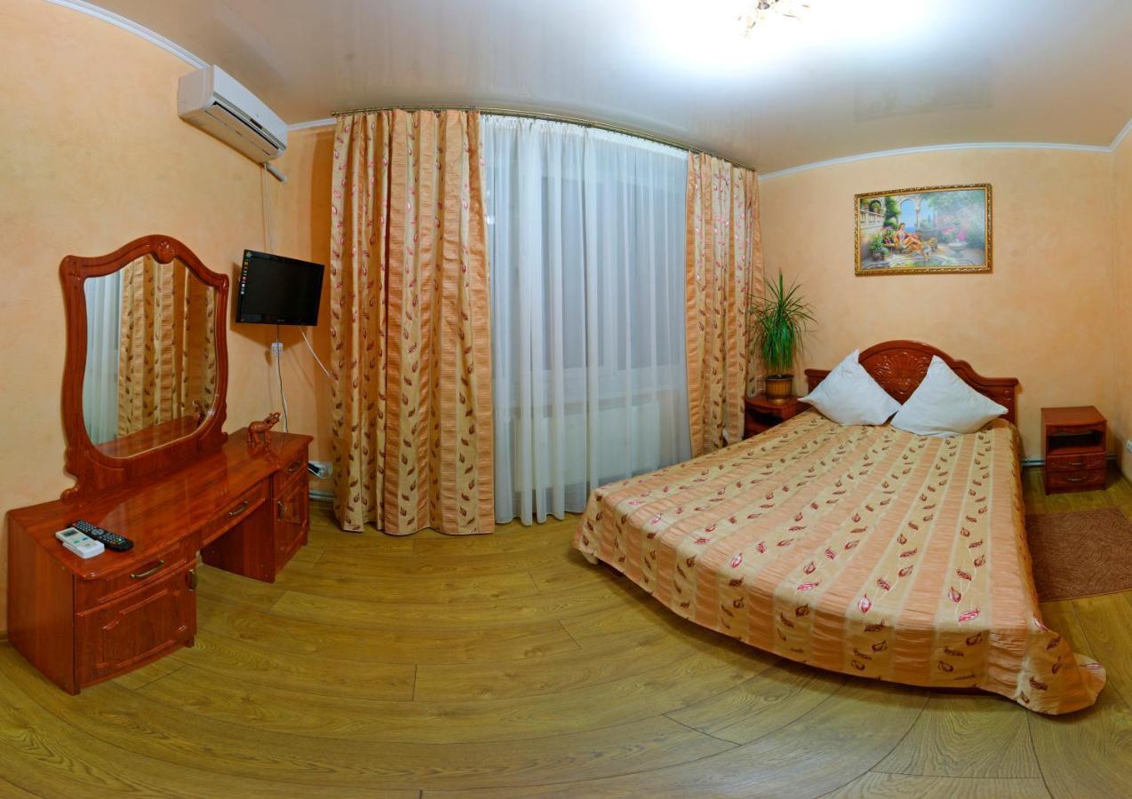 De Luxe Hotel Кмилник Екстериор снимка
