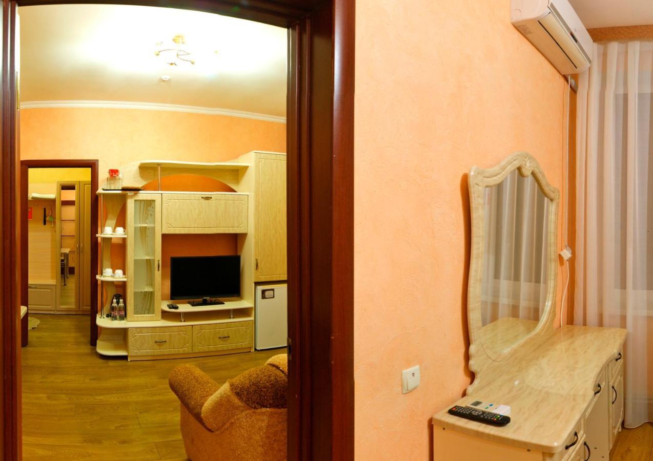 De Luxe Hotel Кмилник Екстериор снимка
