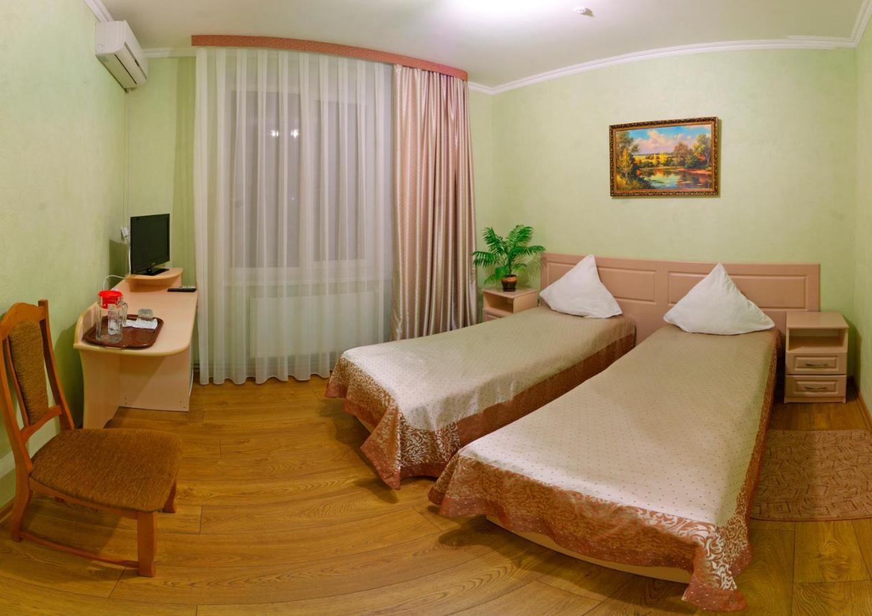 De Luxe Hotel Кмилник Екстериор снимка