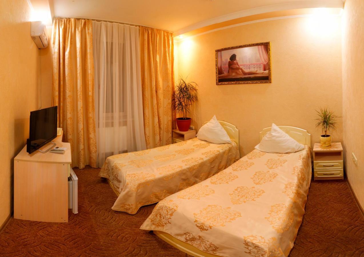 De Luxe Hotel Кмилник Екстериор снимка