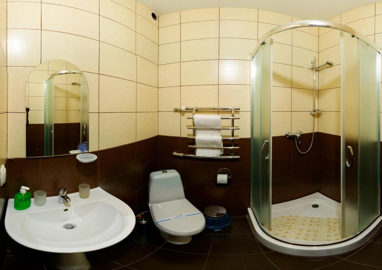 De Luxe Hotel Кмилник Екстериор снимка