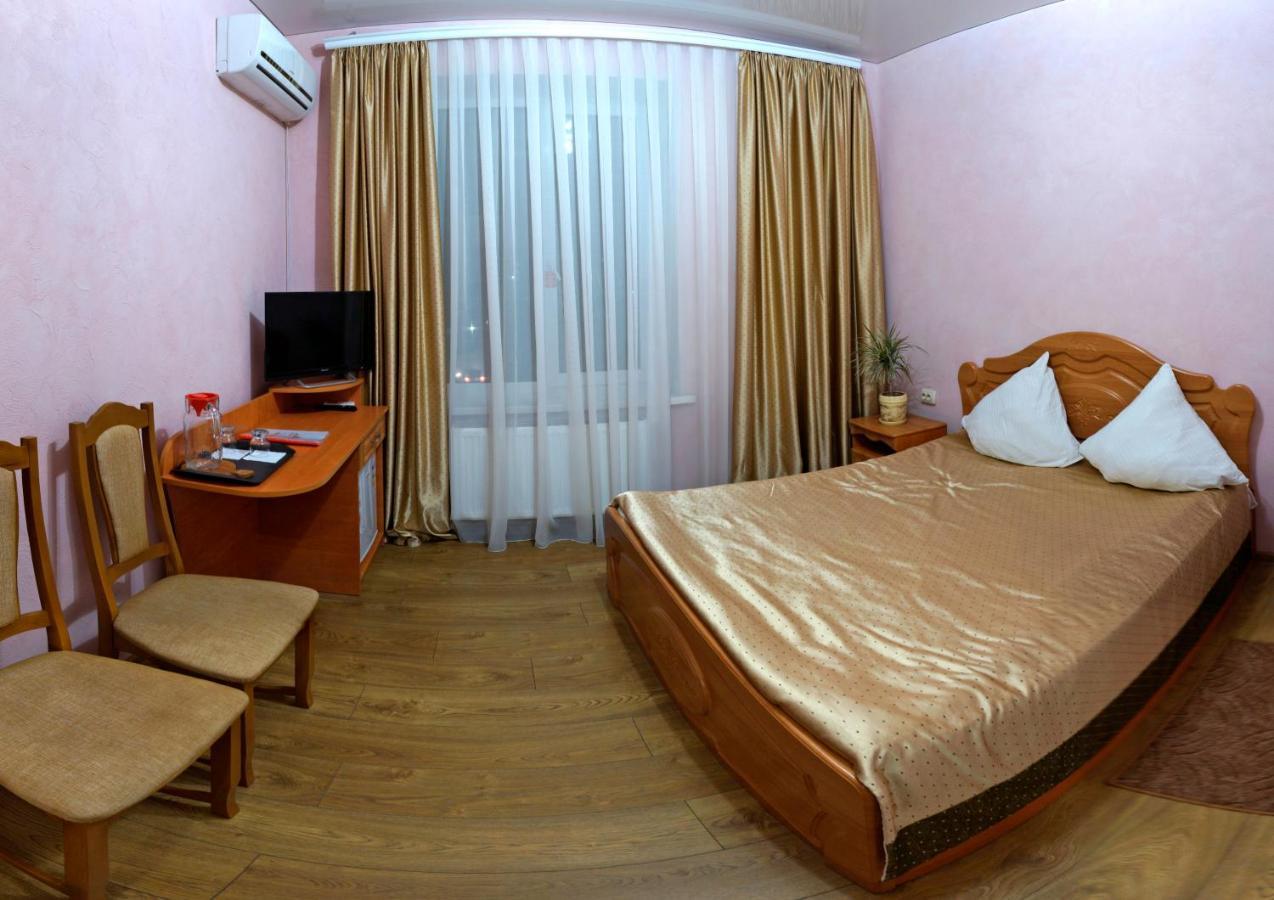 De Luxe Hotel Кмилник Екстериор снимка