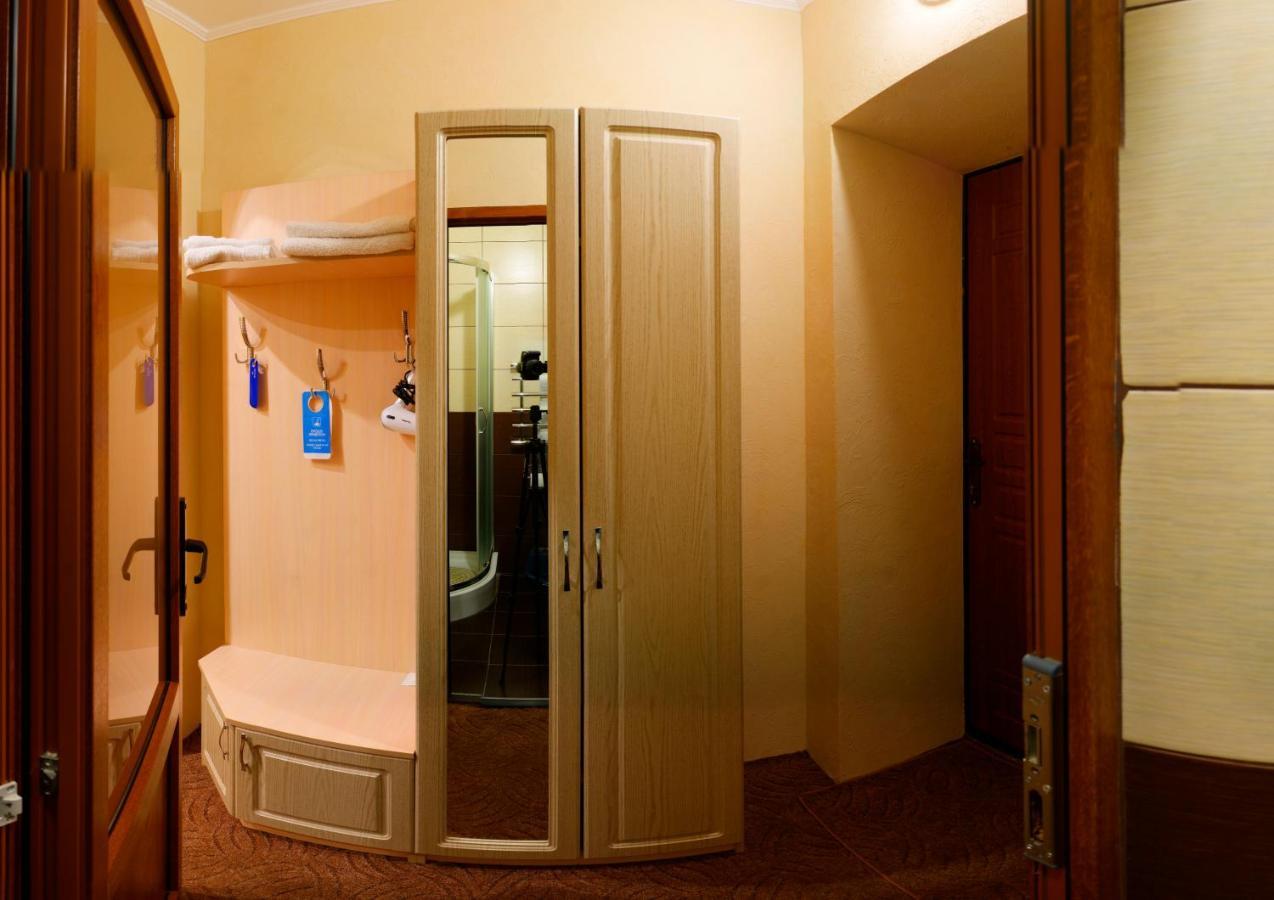 De Luxe Hotel Кмилник Екстериор снимка
