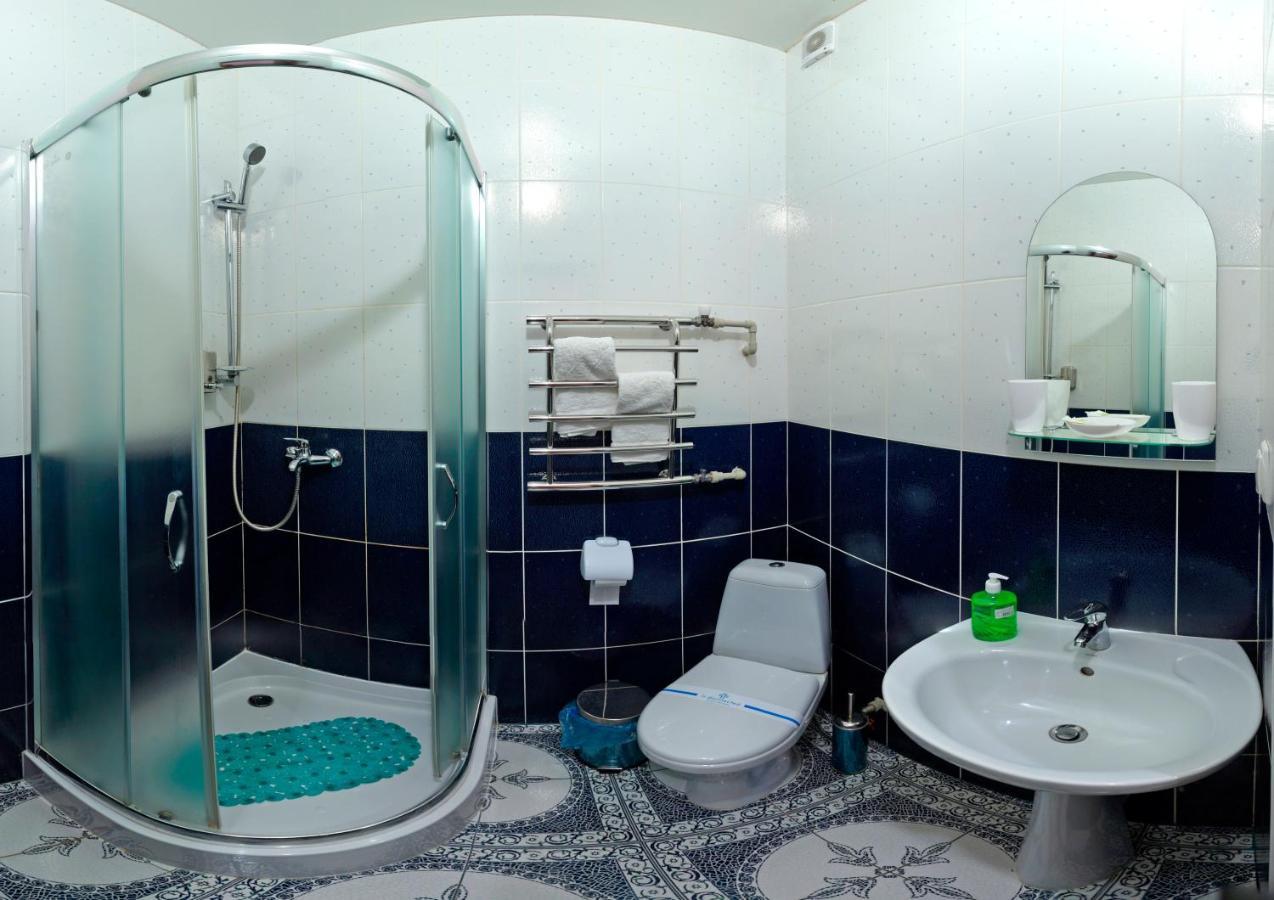 De Luxe Hotel Кмилник Екстериор снимка