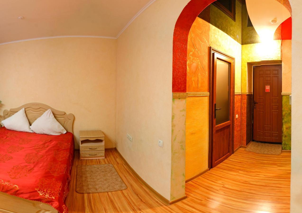 De Luxe Hotel Кмилник Екстериор снимка